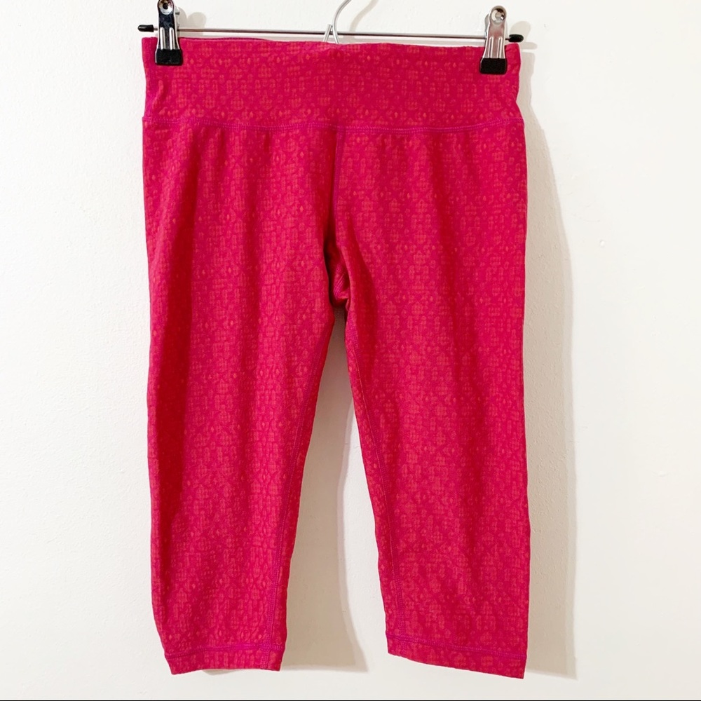 prAna Capri Leggings Ruching Detail at the Cuffs Back Waistband Style W4MIST 114